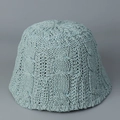 Vue détaillée du chapeau seau en maille torsadée bleu clair avec texture épaisse - M (56-58cm) / Vert