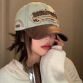 Casquette de baseball en jean délavé bleu clair avec visière en daim marron et broderie - Réglable / Bleu Denim Clair