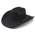 Klassieke zwarte suède westerse cowboyhoed met bruine lederen riem op witte achtergrond - M (56-57 cm) / Zwart