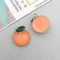 Ciondoli realistici in resina a forma di arancia e pesca con ganci in metallo argento - Mandarino in resina arancione / 15*20mm