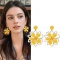 Details von gelben gewebten Blumenohrringen mit Goldrand für den Sommerurlaub - Stil 25# Gold Gelb (Silbernadel)