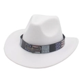 Dettaglio cappello cowboy in feltro bianco con fascia bandiera USA ed emblema aquila - Cintura Aquila / Bianco