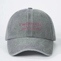 Berretto da baseball in denim grigio scuro con ricamo rosa I'm literally just a girl - Taglia unica / Grigio