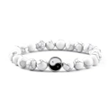 Bracciale di perline in turchese bianco con ciondolo Tai Chi su filo elastico unisex - Bracciale Howlite Bianca