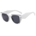 Occhiali da sole squadrati cat-eye con montura bianca lucida e lenti grigio scuro - Montatura Bianca Lente Grigio Scuro