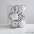 Set di 12 palline di Natale da 8 cm bianco-argento con glitter e perle in una scatola - Argento