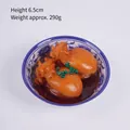 Modelo de comida de pulpo braseado realista en un bol de porcelana azul y blanca - Sepias Pequeñas Braseadas