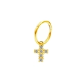 Dettaglio di un orecchino a cerchio in acciaio dorato con un pendente a croce in zircone chiaro - Croce Oro (#5)