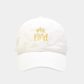 Detalle del bordado amarillo 'be Kind' con corazón en una gorra de algodón blanco - M (56-58cm) / Blanco