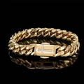 Dettaglio del bracciale a catena cubana dorata con chiusura a croce in zirconi lucidi - 12mm-9 Pollici / Oro