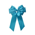 Détail de la pince à cheveux noeud satin bleu ciel avec double épaisseur et longs rubans - Bleu ciel