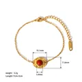 Détail d'un bracelet en acier inoxydable plaqué or 18 carats avec pierre de cornaline - Rouge (YYB023091R)