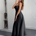 Schmales schwarzes Maxikleid mit Spaghettiträgern und geraffter Textur für den Sommer - S / Schwarz