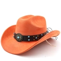 Détail d'un chapeau de cowboy orange en daim avec ruban de perles turquoise et badge vintage - M (56-58cm) / Orange