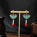 Orecchini a clip a farfalla orientali con perline rosse su supporto dorato - E5463-2 Stile Farfalla Agata Rossa