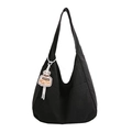 Borsa hobo nera oversize in nylon stropicciato con ciondolo a cartone animato decorativo - Con Ciondolo / Nero
