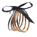 Set di bracciali rigidi glitterati color argento e bronzo con fiocco di seta nero - Set di glitter argento bronzo (30225)