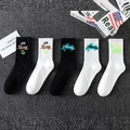 Five-pack of white and black street style crew socks with graffiti prints for men - One Size / Black And White Assorted (04-14-13-03-18)