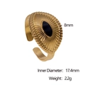 Detailweergave van gouden roestvrijstalen ring met afmetingen en zwarte ovale steen - Goud met zwarte inleg