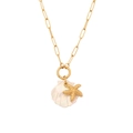 Gouden paperclip ketting met witte schelp hanger en getextureerde zeester hanger - Gouden Zeester