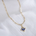 Gold paperclip chain necklace featuring a baroque pearl and blue dragonfly medallion pendant - Blue Dragonfly Relief-Baroque Pearl (YCN916-lan)