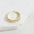Anello aperto dorato con trama a onde irregolari e zirconi scintillanti dal design minimal - Stile Zirconia Tre Strati - Oro
