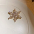 Squisita spilla a fiocco di neve placcata in oro con cristalli di zircone scintillanti - Stile fiocco di neve (8#)