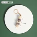 Portachiavi realistico a forma di tofu grigliato con anello dorato e ciondolo 6,2cm - Spiedino di bignè di tofu fritto