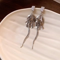 Elegantes pendientes de espiga plateados con circonitas brillantes y borlas largas - Plateado