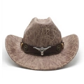 Detailopname van de donkerbruine suède cowboyhoed met vintage stierenkop metalen sieraad - M(56-59CM) / Lichtbruin (Textuurstijl)