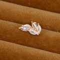 Clou d'oreille feuille en or rose avec zircons marquise et fermoir à boule vissée - Forme de Feuille / Or rose
