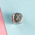 Perle carrée en acier inoxydable argenté avec lettre X gravée pour création de bijoux - Lettre X