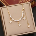 Collana con stella in zircone dorato, nappe di cristallo e catena a Y in portagioie - Stile Pendente in Gemma di Rombo (1#)
