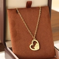 Collier doré avec pendentif cœur mère et enfant orné de trois petits diamants - Style strass mère et enfant creux cœur (KN292744-Z)