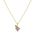 Collier doré avec pendentif de raisin violet en zircone sur fond blanc pour femmes - Style Raisin (XL00061)