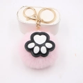 Roze pompon sleutelhanger met zwart-witte kattenpoot bedeltje en gouden sluiting - Kattenklauw Goud Sleutelhanger / Roze