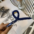 Molle per capelli a torsione blu navy e grigio con molla in metallo dorato - 13cm Tipo appendino / Blu reale gelatina