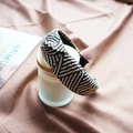 Detail of French retro woven raffia headband with black and beige herringbone pattern - Black and Beige Plaid