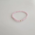 Bracelet minimaliste perles vintage 4mm en pierres roses avec une perle d'accentuation dorée - Bracelet en Quartz Rose 4MM