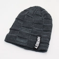 Berretto in maglia grigio scuro con motivo a scacchi ed etichetta HSWBOY per l'inverno - Taglia unica / Blu grigio