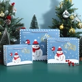 Drei Größen von Weihnachtsgeschenktüten mit Schneemann-Motiv und Tragegriffen - Schneemann