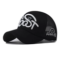 Cappellino trucker nero in mesh con ricamo 3D e scritta push me su sfondo bianco - Cappello trucker / Nero