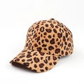 Dettaglio del cappellino da baseball leopardato in velluto a coste stile vintage - Regolabile (55-60cm) / caffè