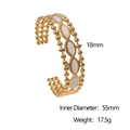 Detail van 18k vergulde open armband met wit inlegwerk met breedte van 18mm en gewicht - Wit