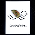 Heilender Achatstein in Flügelform auf einer kreativen On Cloud Nine Grußkarte - Unakit mit Karte