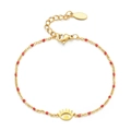 Detail des goldenen Evil Eye Armbands mit roten Perlen und verstellbarem Karabiner - Rot