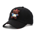Détail de l'écusson ours en peluche et finitions usées sur une casquette de baseball noire - Taille unique / Noir