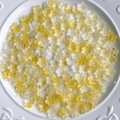 Cuentas de flores de resina degradada amarilla y transparente para joyas DIY - 20g (Aprox. 110 unidades) / Degradado Amarillo