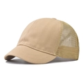 Dettaglio del cappello kaki a tesa corta con rete traspirante e cuciture in cotone - Regolabile / Stile Traspirante in Rete a Tesa Corta / Cachi