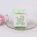Kreative Bonbonschachtel in Weiß und Minzgrün mit Laser-Cut Kinderwagen für Babypartys - 6*6*6cm / Kinderwagen-Box / Hellgrün